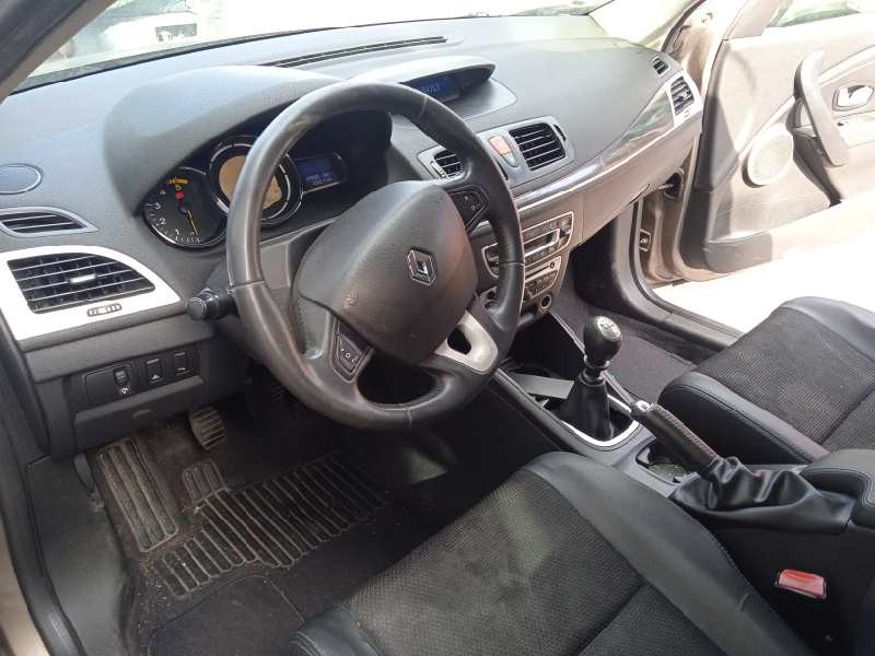 renault megane iii berlina 5 p del año 2009