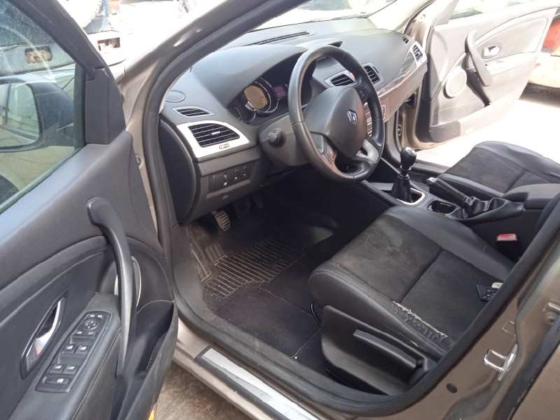 renault megane iii berlina 5 p del año 2009