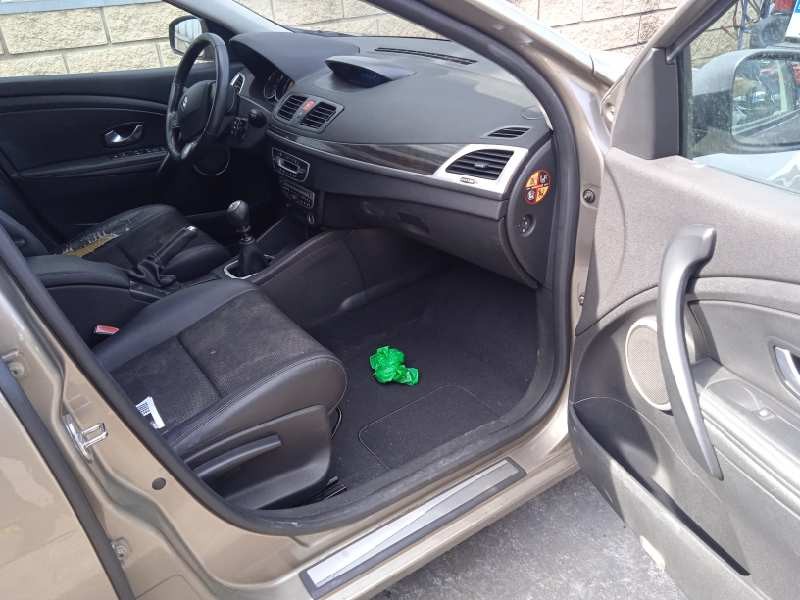 renault megane iii berlina 5 p del año 2009