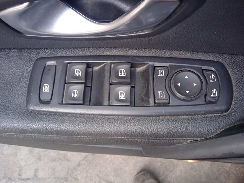 renault megane iii berlina 5 p del año 2009