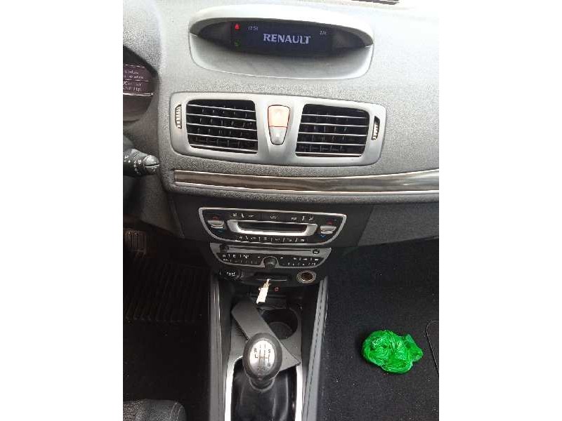 renault megane iii berlina 5 p del año 2009