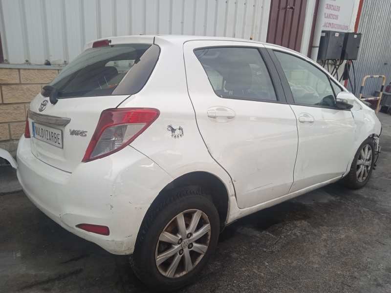 toyota yaris del año 2013