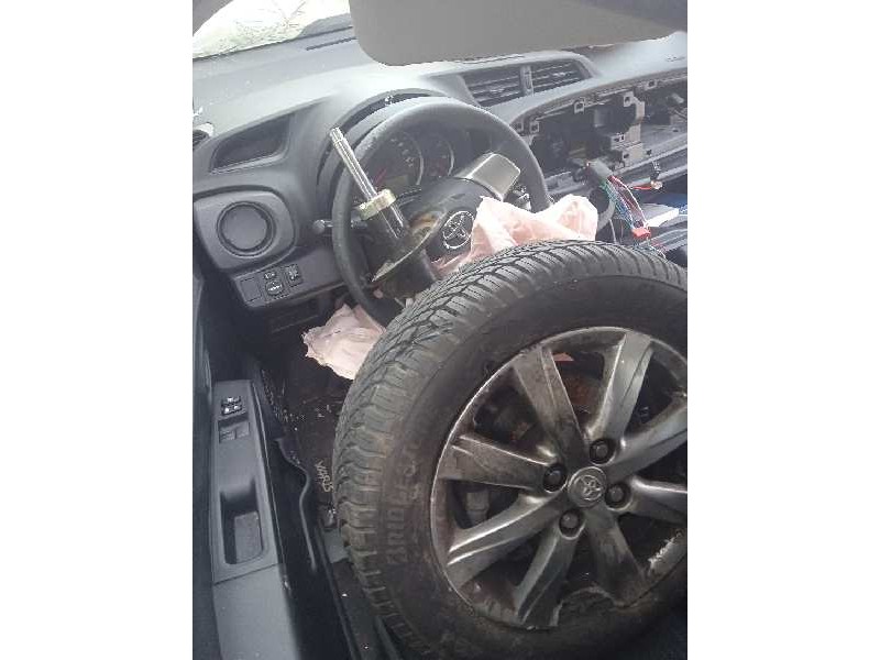 toyota yaris del año 2013