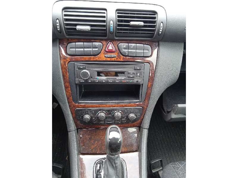 mercedes-benz clase c (w203) berlina del año 2000