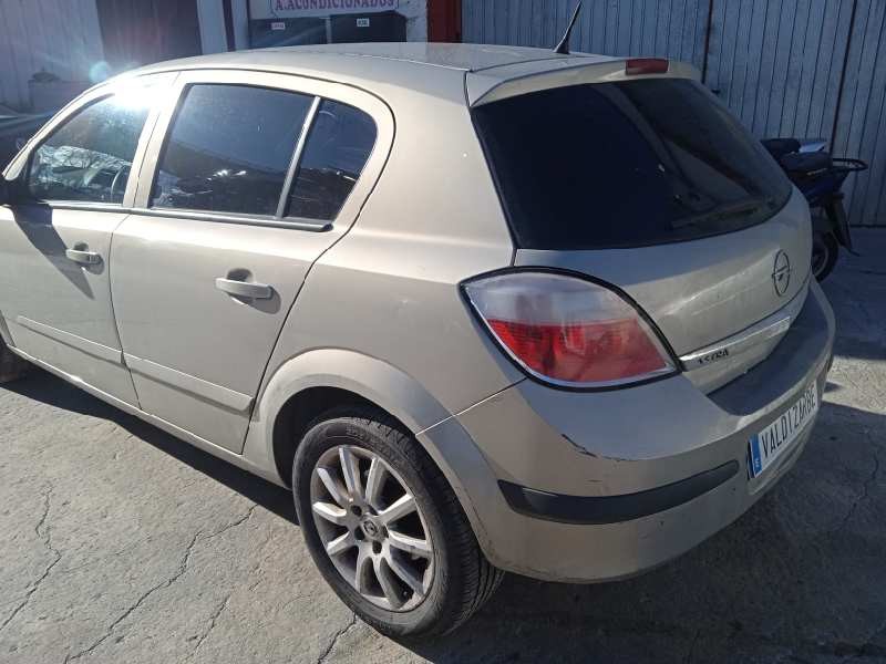 opel astra h berlina del año 2005