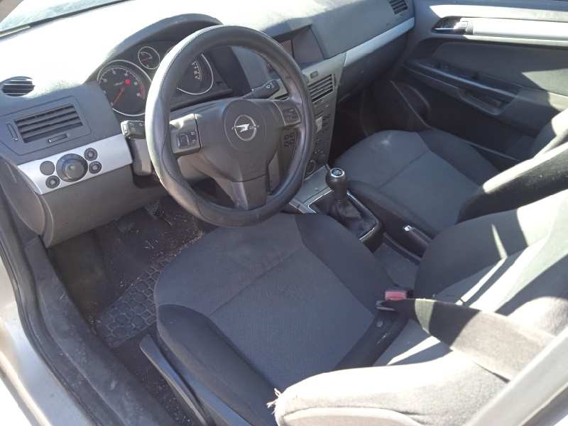 opel astra h berlina del año 2005