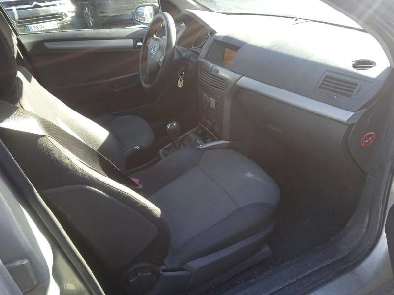 opel astra h berlina del año 2005