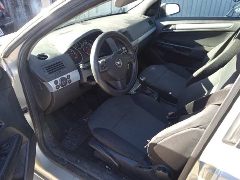 opel astra h berlina del año 2005