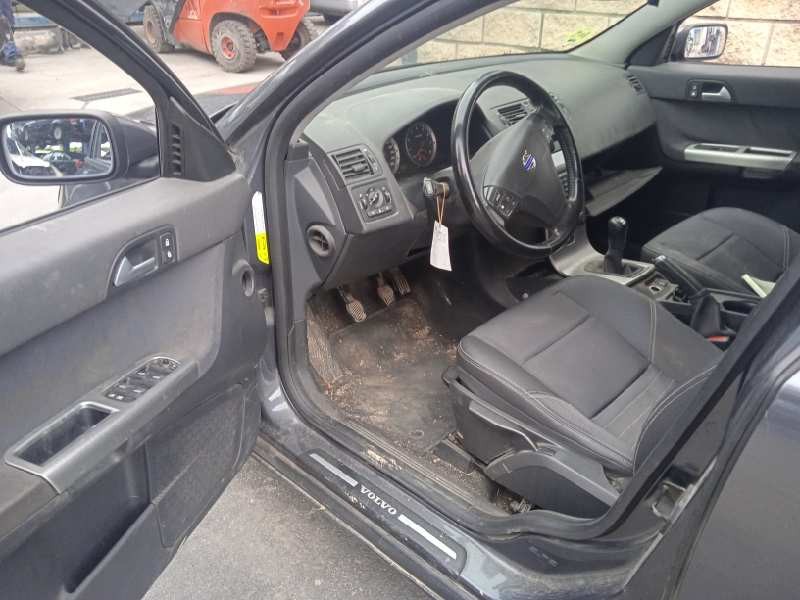 volvo v50 familiar del año 2004