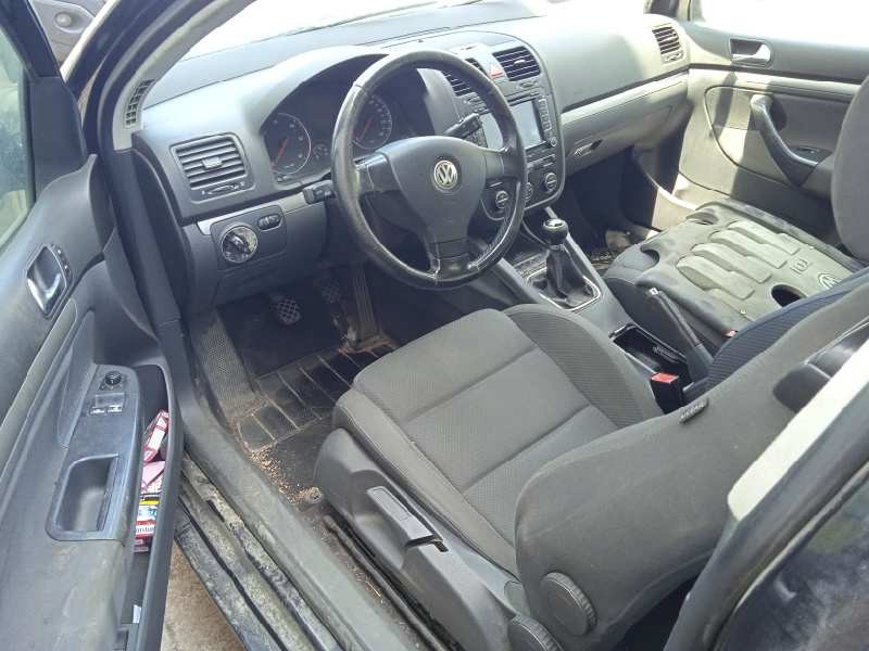 volkswagen golf v berlina (1k1) del año 2006