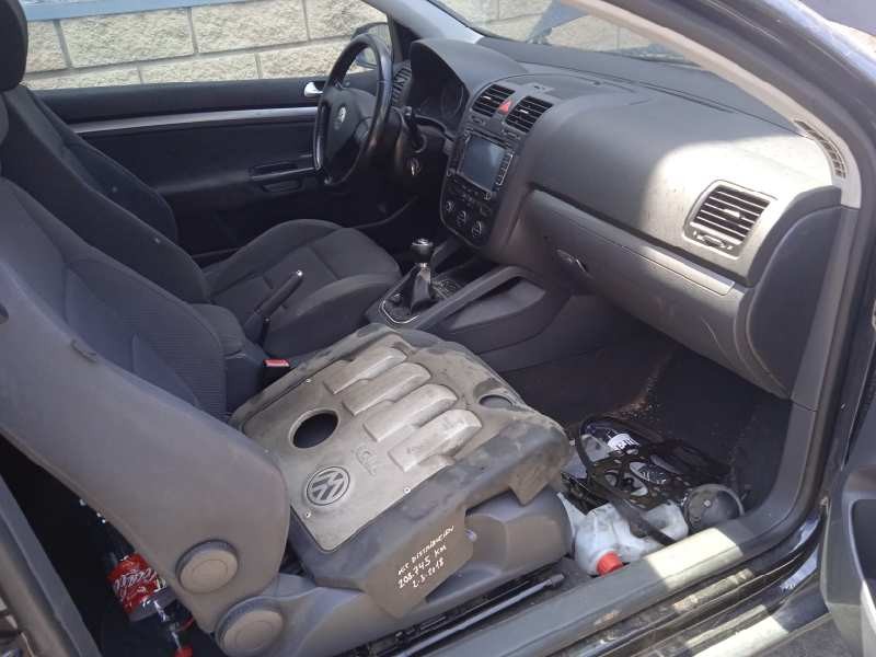 volkswagen golf v berlina (1k1) del año 2006