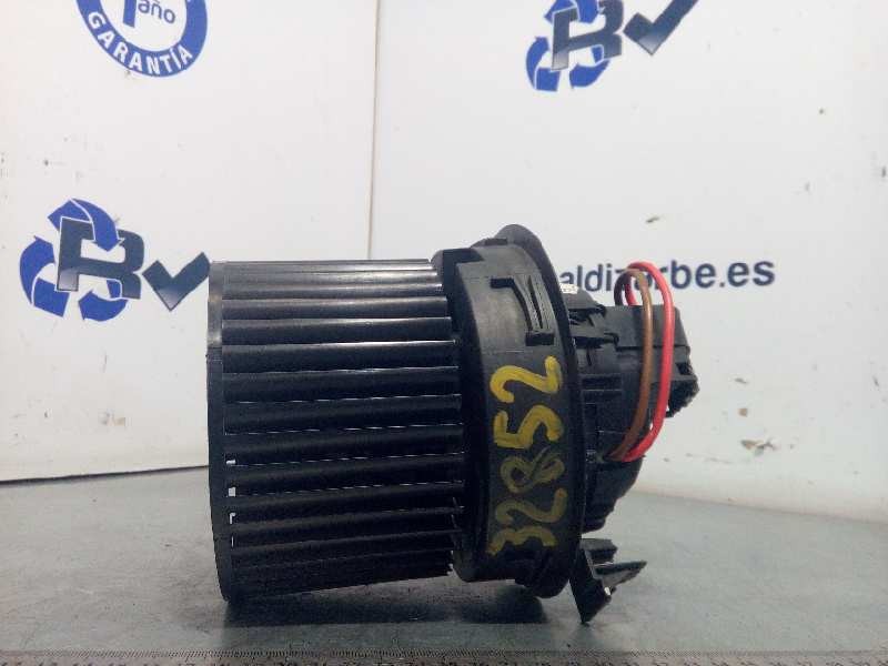 Recambio de motor calefaccion para renault clio iv dynamique referencia OEM IAM 272101170R  