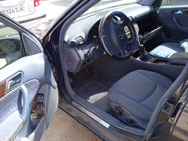 mercedes-benz clase c (w203) berlina del año 2003