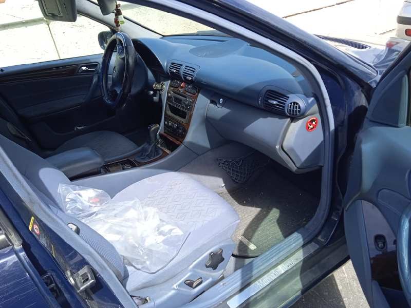 mercedes-benz clase c (w203) berlina del año 2003