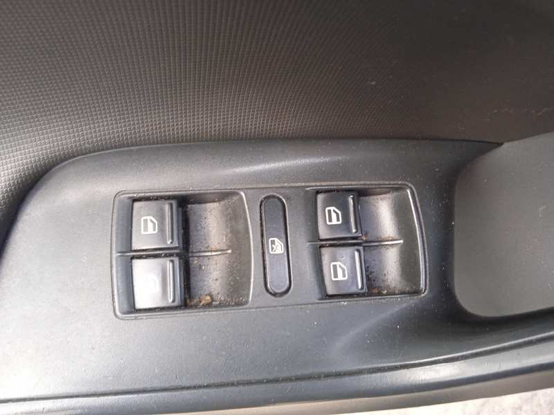 seat ibiza (6j5) del año 2009