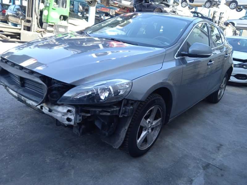 volvo v40 del año 2016