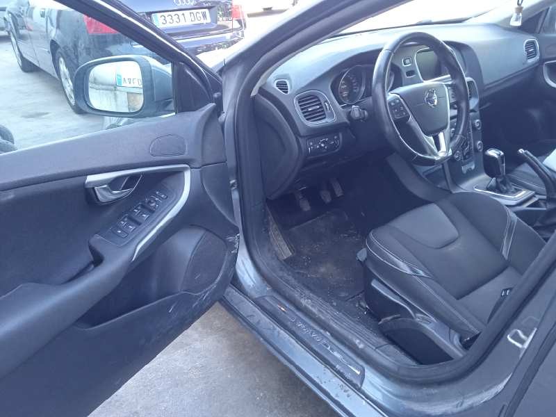 volvo v40 del año 2016