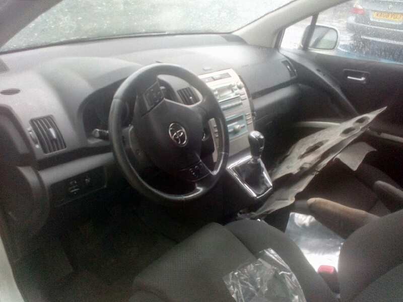 toyota corolla verso (r1) del año 2004