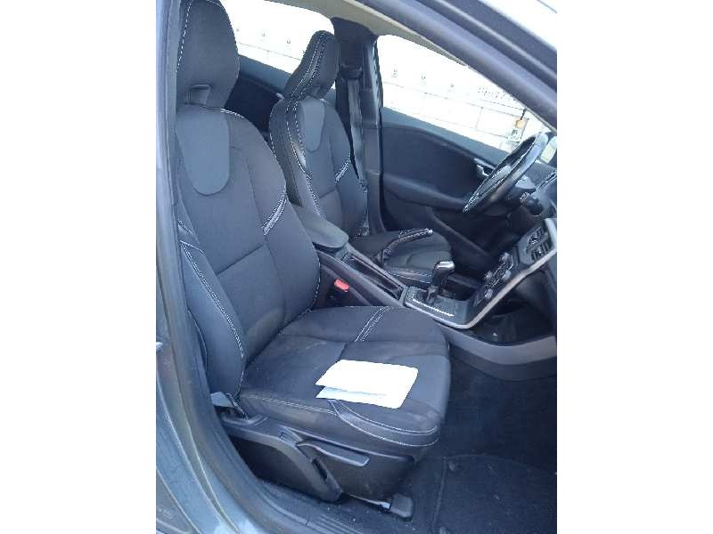 volvo v40 del año 2016