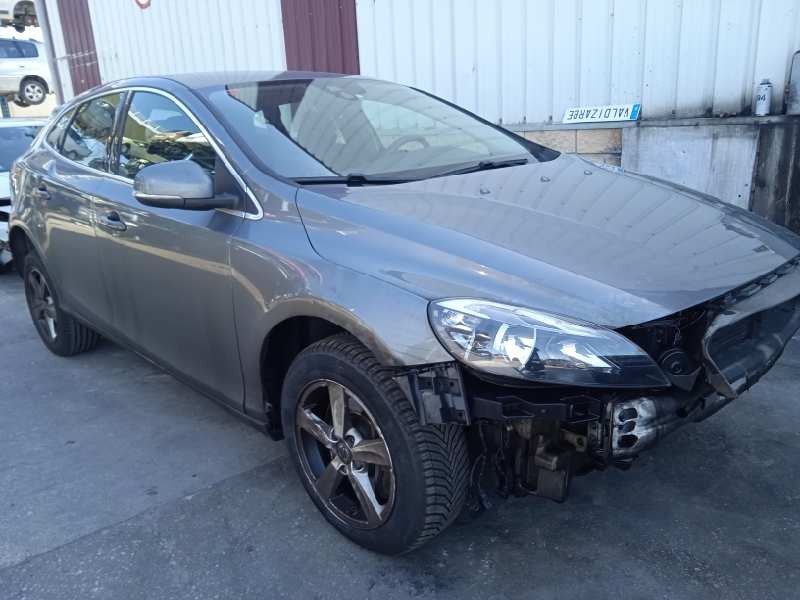 volvo v40 del año 2016