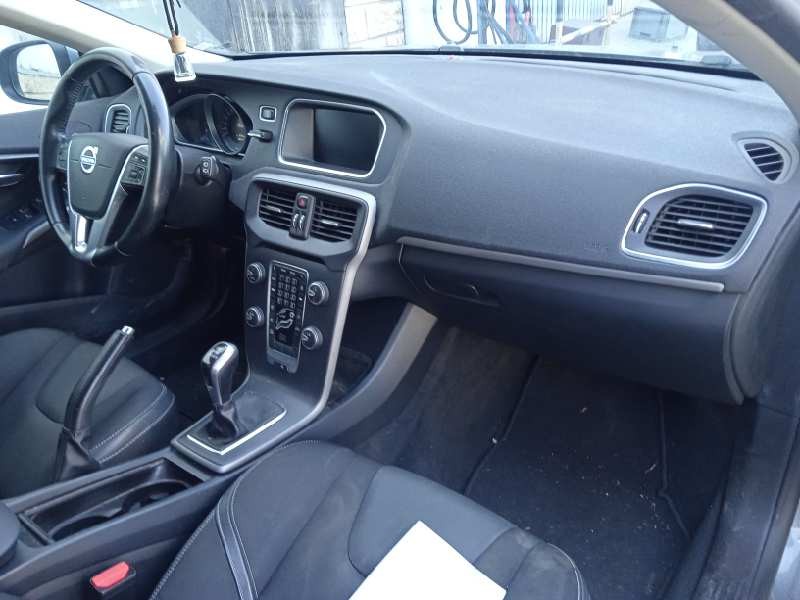 volvo v40 del año 2016