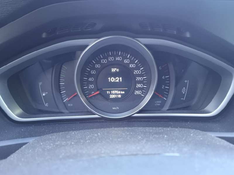 volvo v40 del año 2016