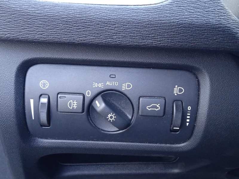 volvo v40 del año 2016