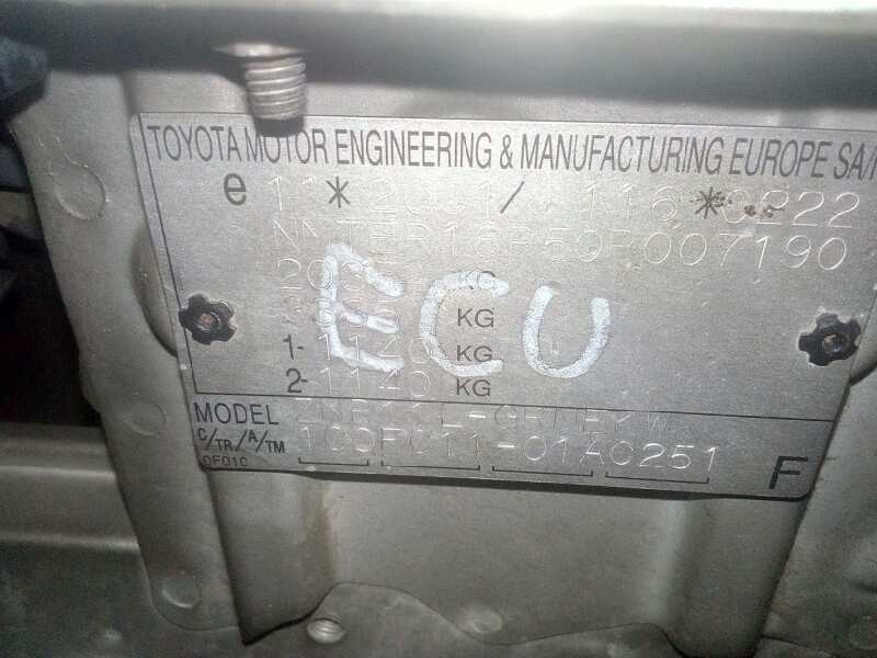 toyota corolla verso (r1) del año 2004