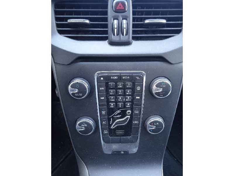 volvo v40 del año 2016