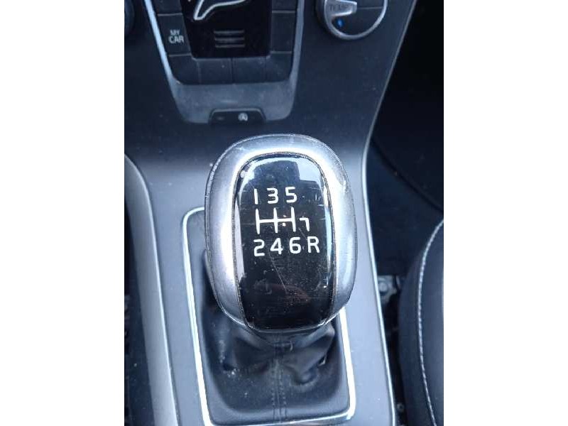 volvo v40 del año 2016