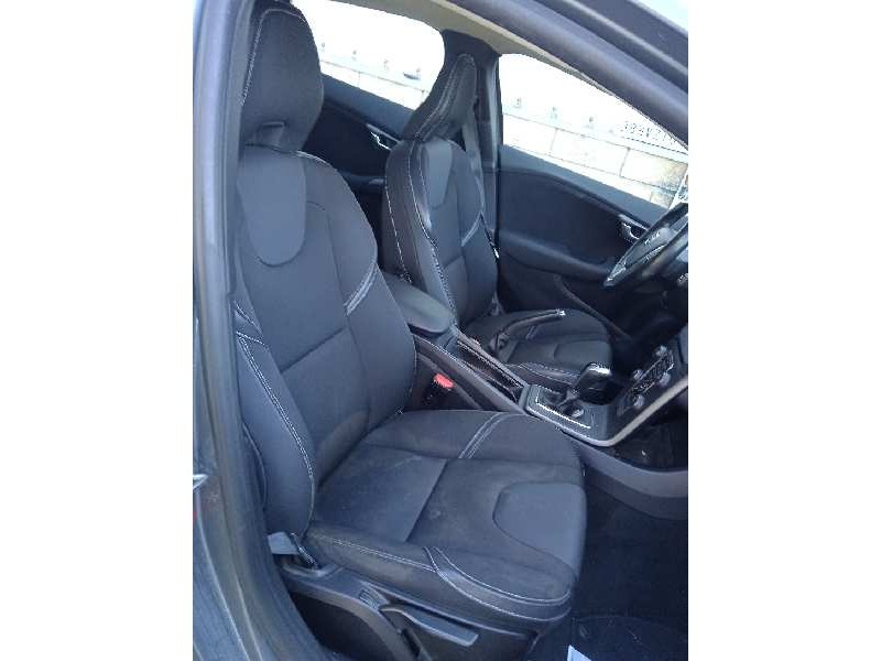 volvo v40 del año 2016