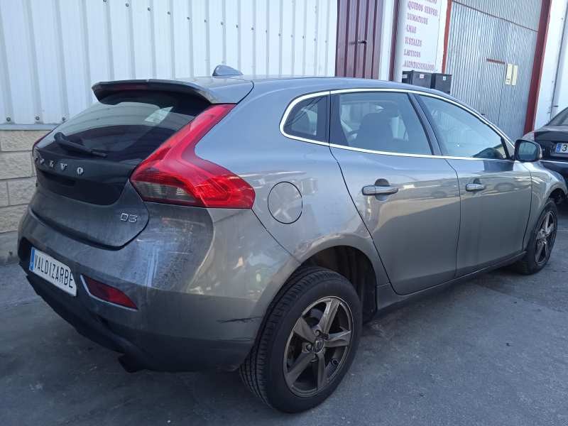 volvo v40 del año 2016