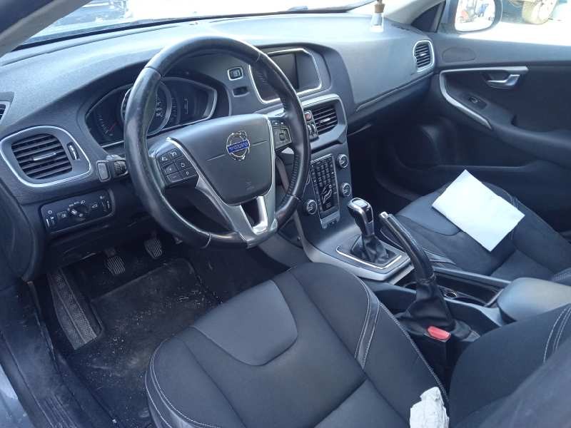 volvo v40 del año 2016