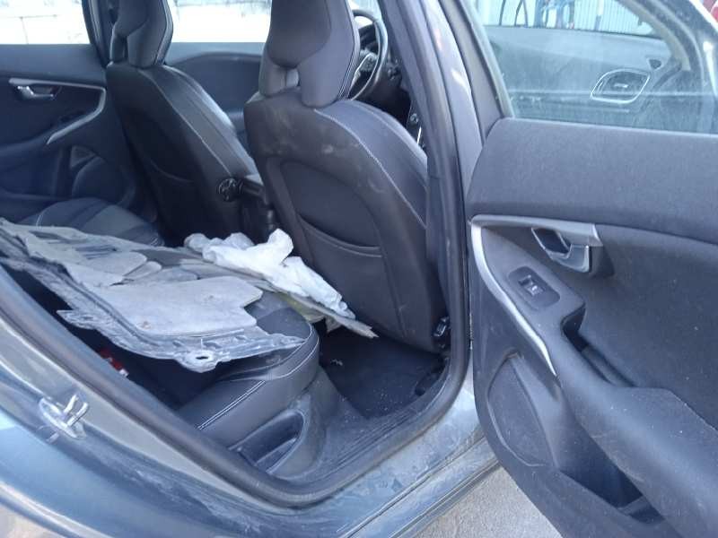 volvo v40 del año 2016