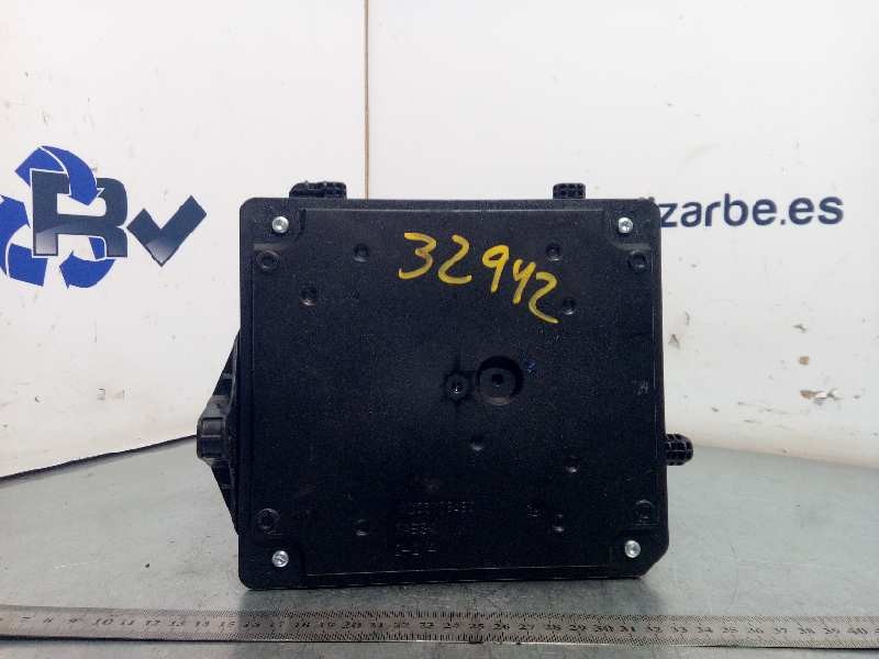 Recambio de caja reles / fusibles para renault megane iii sport tourer business referencia OEM IAM 284B12041R  