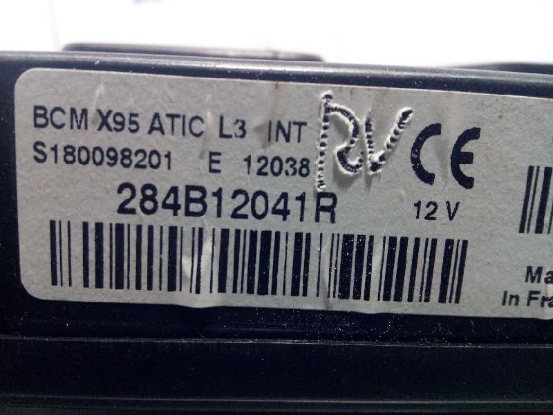 Recambio de caja reles / fusibles para renault megane iii sport tourer business referencia OEM IAM 284B12041R  