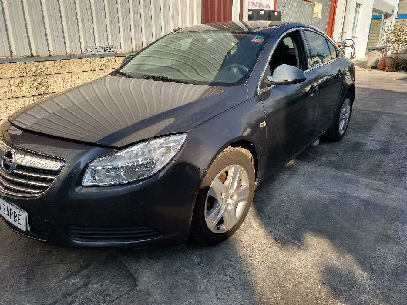 opel insignia berlina del año 2010