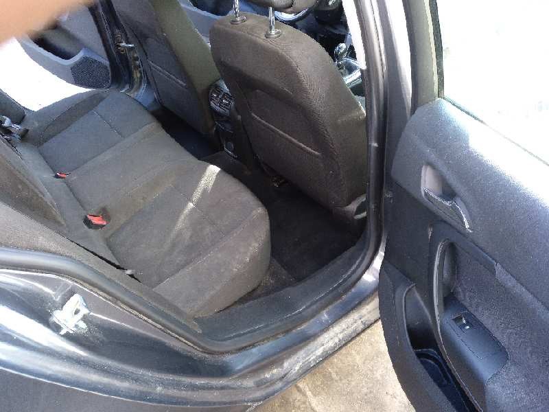 opel insignia berlina del año 2010