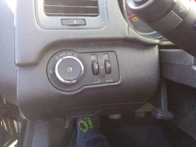 opel insignia berlina del año 2010