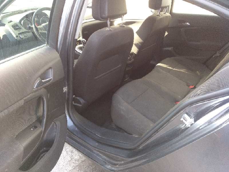 opel insignia berlina del año 2010