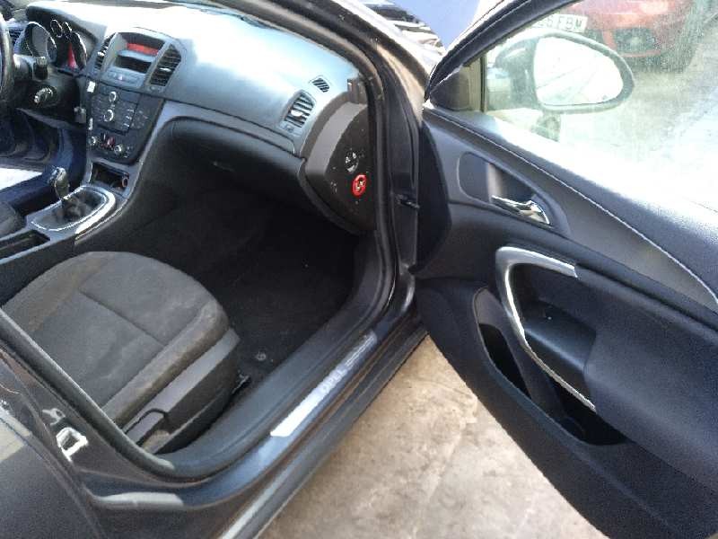 opel insignia berlina del año 2010