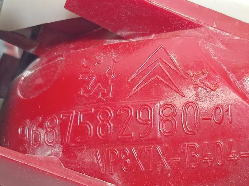 Recambio de piloto trasero derecho interior para citroën c5 berlina premier referencia OEM IAM 9687582980  