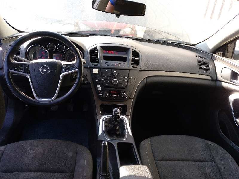 opel insignia berlina del año 2010