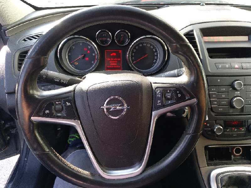 opel insignia berlina del año 2010