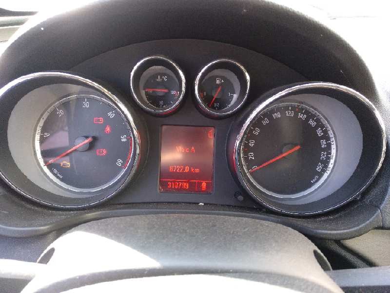 opel insignia berlina del año 2010