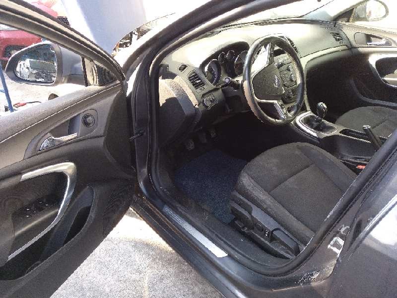 opel insignia berlina del año 2010