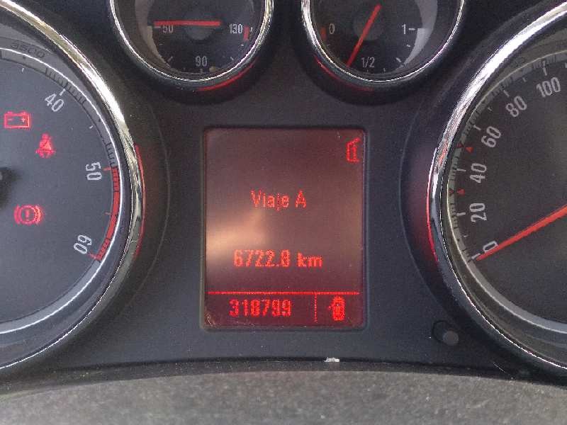 opel insignia berlina del año 2010