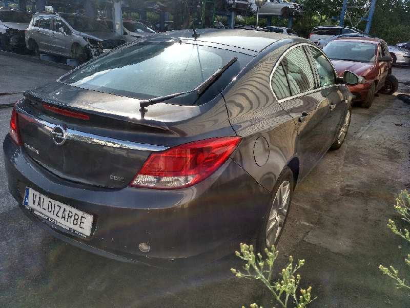 opel insignia berlina del año 2010