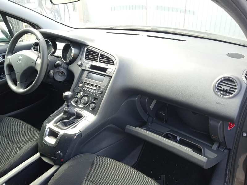 peugeot 5008 del año 2011