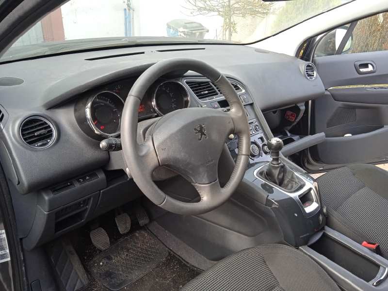 peugeot 5008 del año 2011